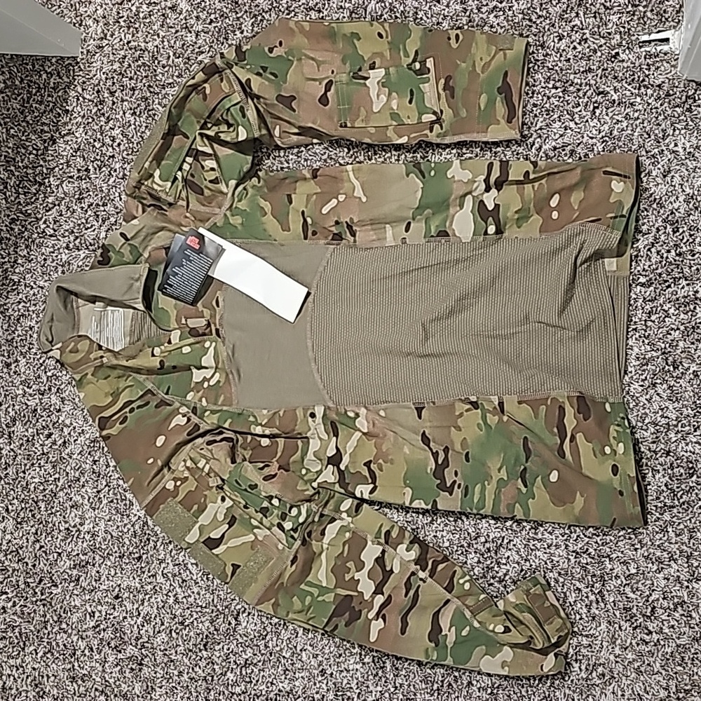 Army Combat Shirt Flame Resistant 1/4 Zip Camo Size Medium 8415-01-617-7134